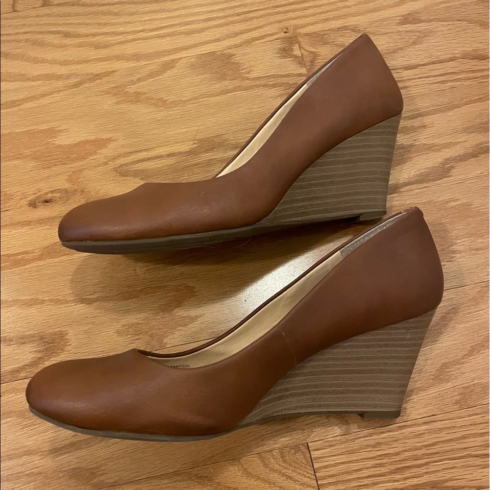 Jessica Simpson brown leather wedge pumps - size 8